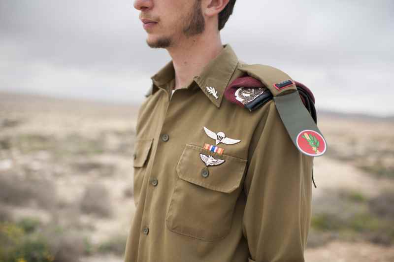 על הקצין ועל העוקץ