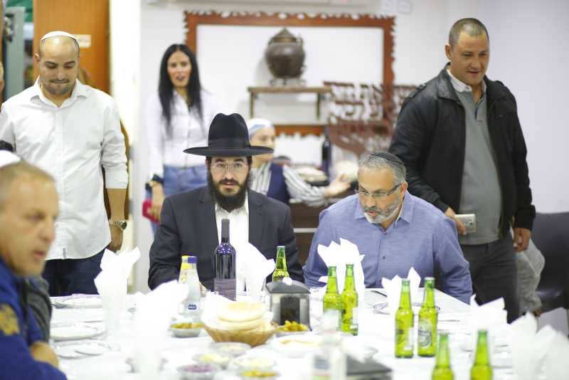 הפתיחה הנוצצת של "מטעמי חווה"