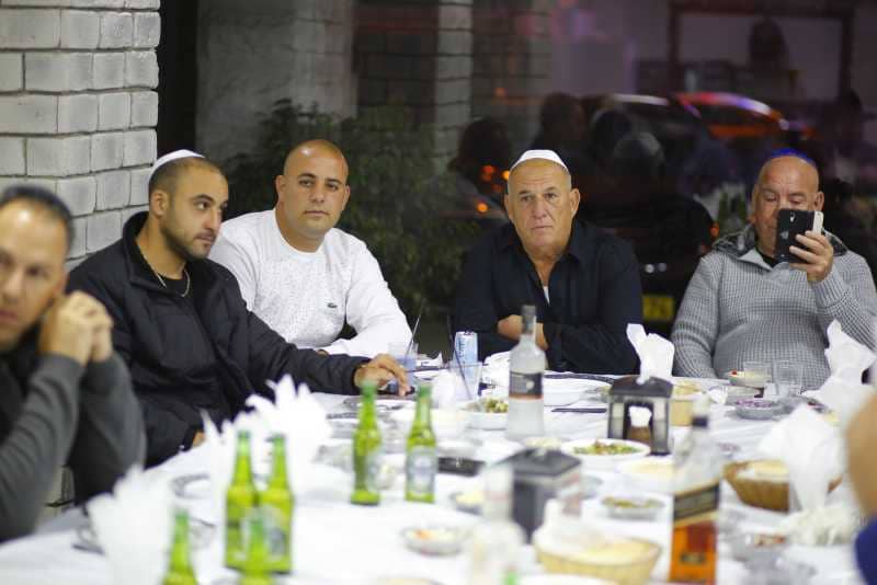 הפתיחה הנוצצת של "מטעמי חווה"