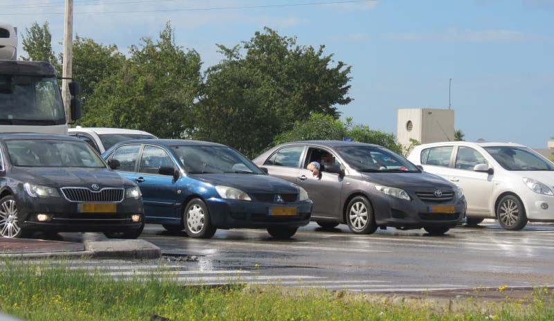 מכוניות ברמזור