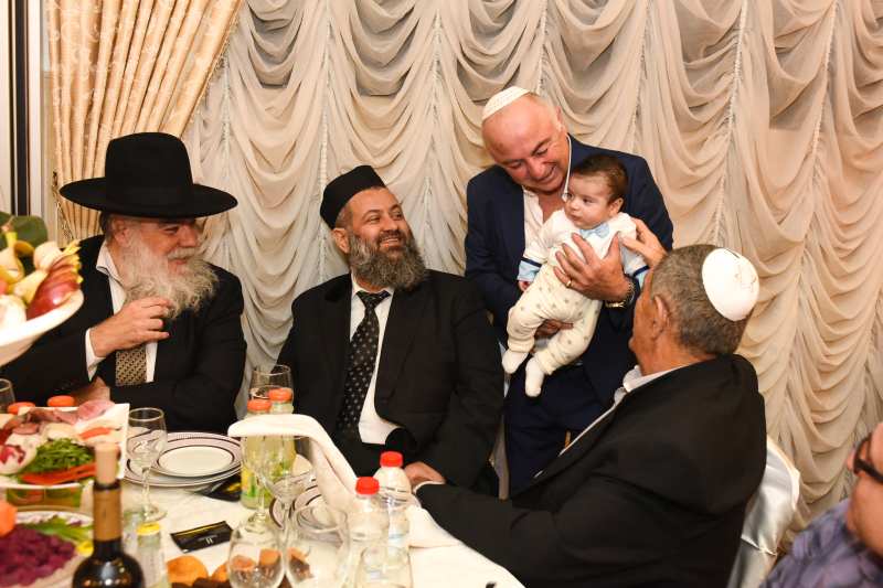 ספר תורה מפואר לזכרה של חיה בין ז"ל