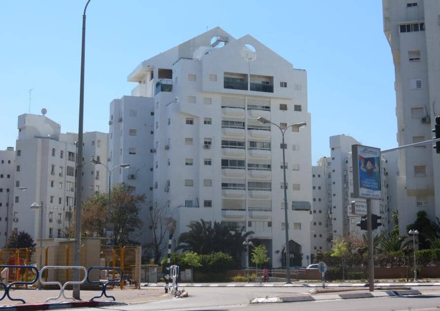 בניינים לבנים
