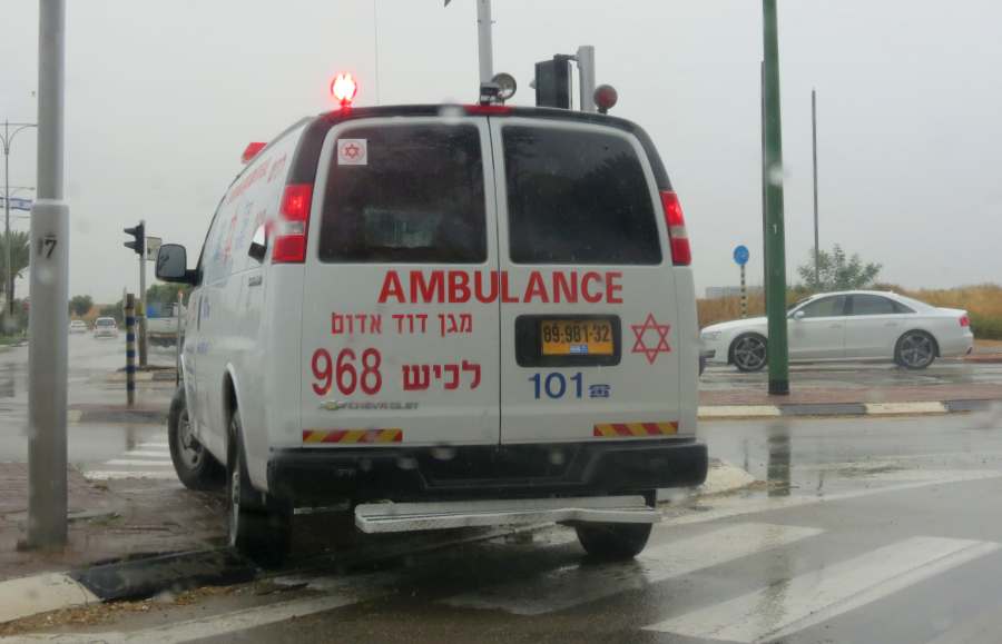 אמבולנס בדרך לאירוע