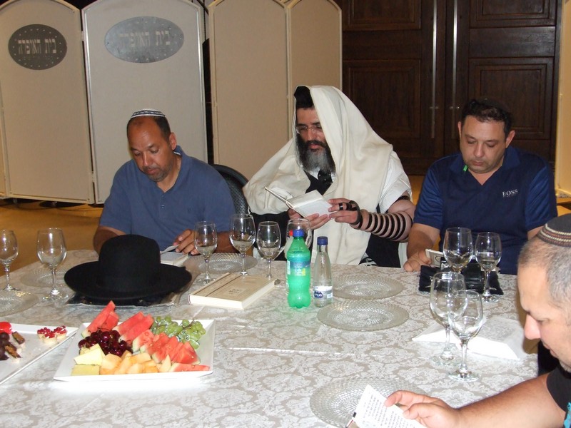הרב ישראל אברג'ל העביר שיעור תורה במשכן האירועים "בית האופרה"