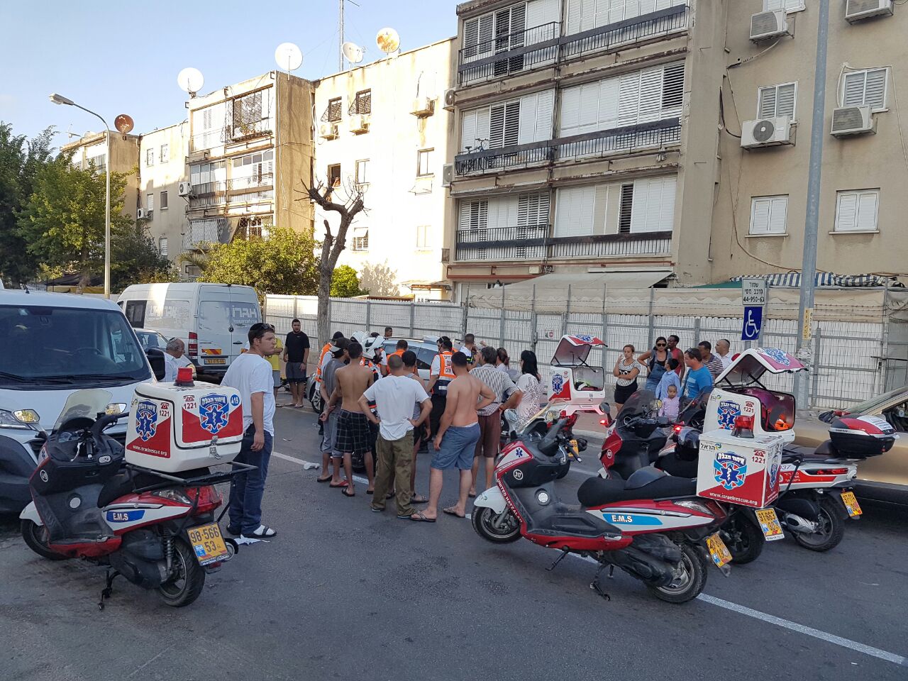 רחוב ההסתדרות: רוכב אופניים פגע ברכב ונפצע קשה