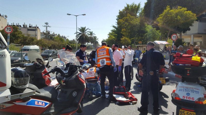 מטפלים בפצועים