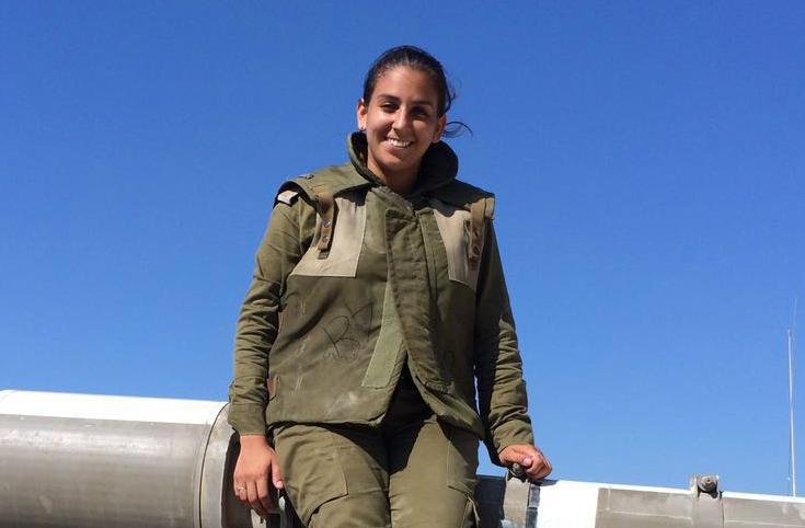 סרן טוהר אפריאט מאשדוד מביאה את אווירת החג אל פתחם של חיילים הבודדים
