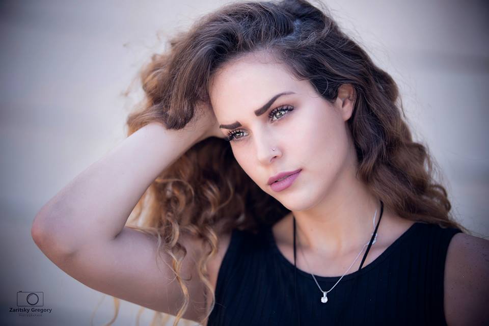 מאי מככבת בנובמבר...