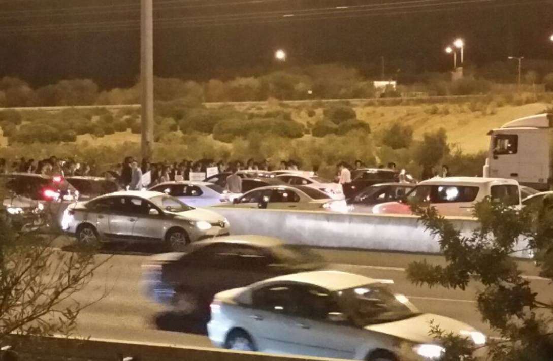 בגלל הפגנת חרדים: כביש 4 נחסם לתנועה לכיוון אשדוד במחלף יבנה