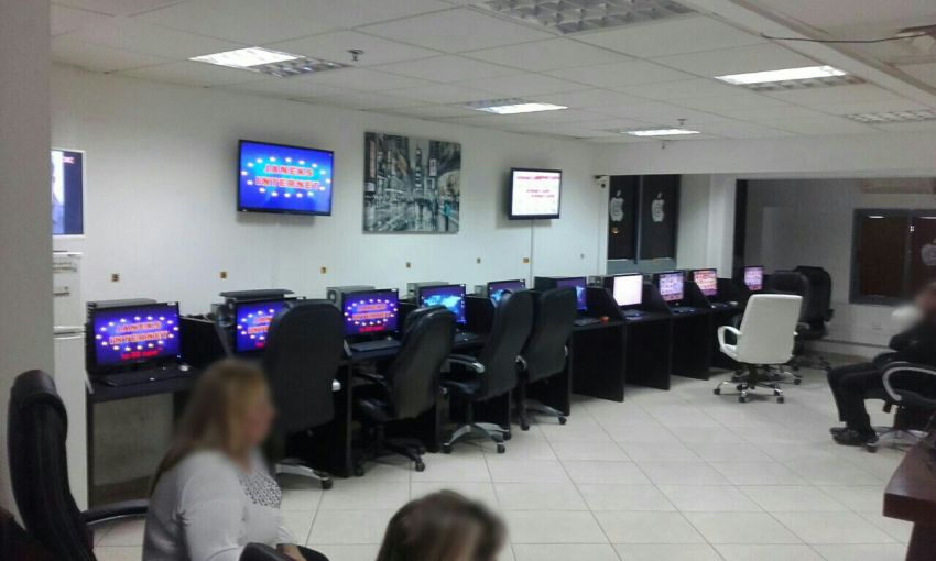באישון לילה: משטרת אשדוד פשטה על בתי הימורים ומשחקים אסורים