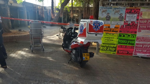 רובע א': אדם נמצא במרכז המסחרי ללא רוח חיים