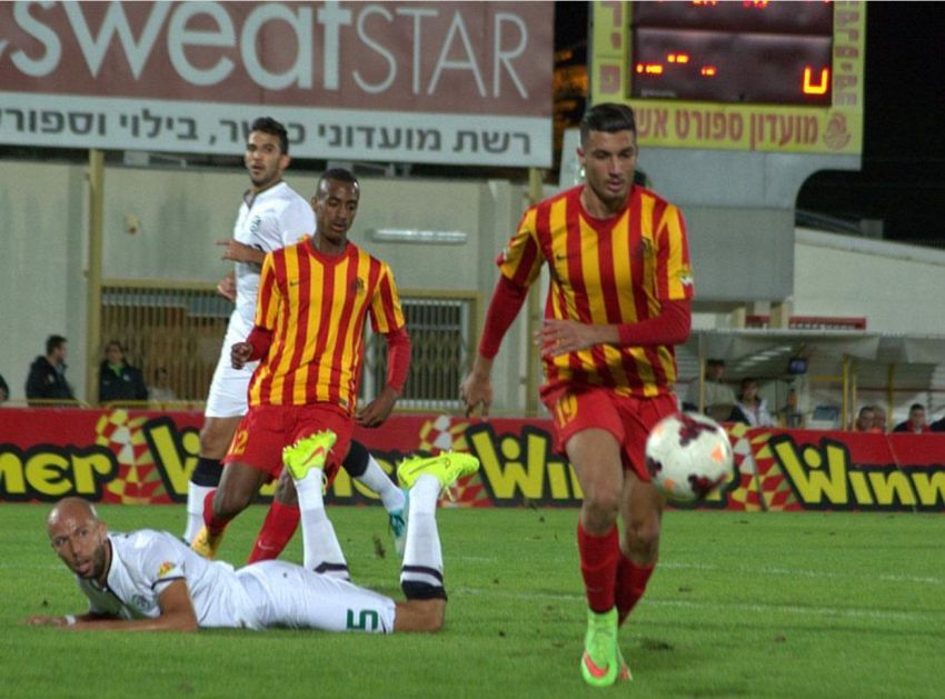 שחקן על הדשא