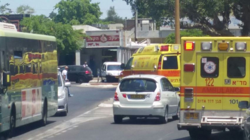 המשטרה עצרה אדם שהשאיר תינוקת ברכב בחניית מתחם קניות בעיר
