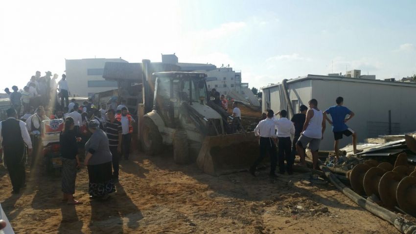 סכנת נפשות: מכונת הקידוח שקרסה על בית ספר חזרה לעבוד