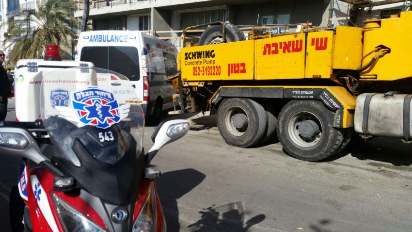 רובע א': מסוק פינה אדם שנפצע באורח אנוש לאחר שנפל מקומה רביעית