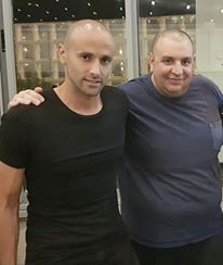 אוליאל מימין ונוחי משמאל. פעילים למען הקהילה