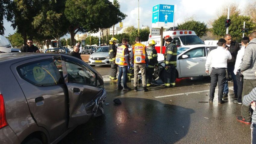 תאונה דרכים בבני ברית פינת זבוטינסקי - 2 נפצעו קל