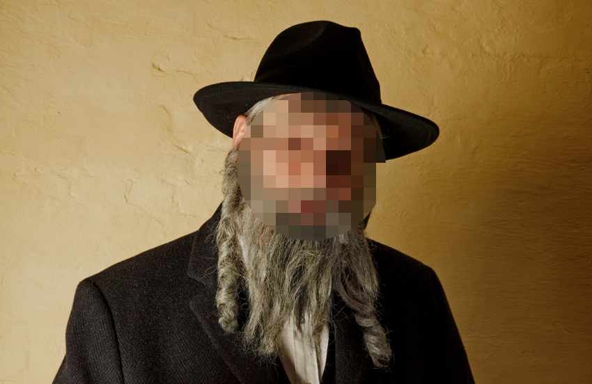 רב עם פנים מטושטשות