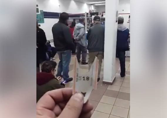 צפו: סיוט בדואר ישראל, שעות בכדי לקבל חבילה