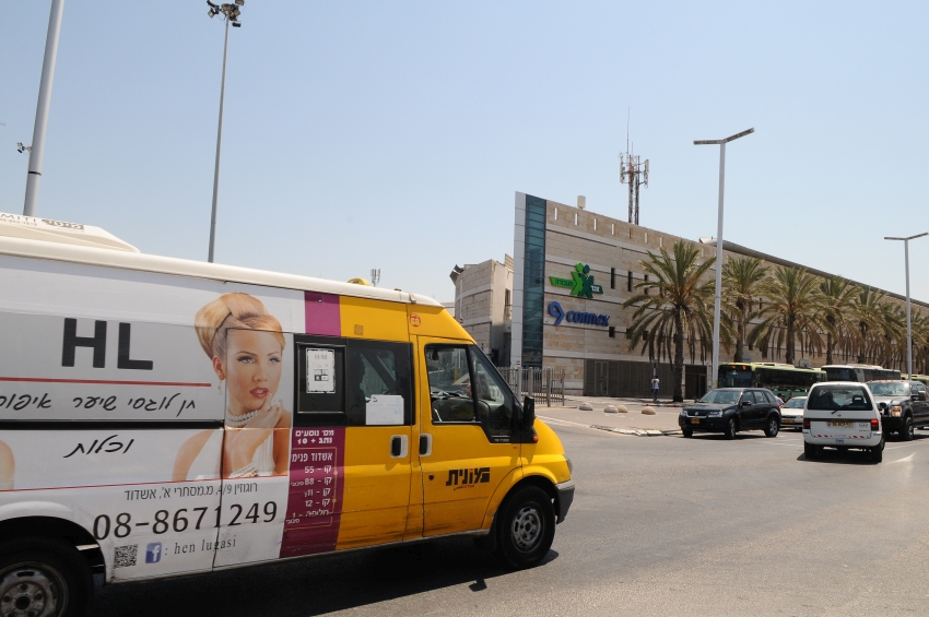 ד"ר לסרי במסר למשרד התחבורה: "גם מוניות פרטיות ושירות יורשו לנסוע בנתיבי התחבורה הציבורית"
