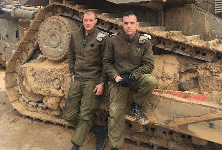 עלה לבדו, התגייס וגילה שהמפקד הוא השכן מהקומה מעל