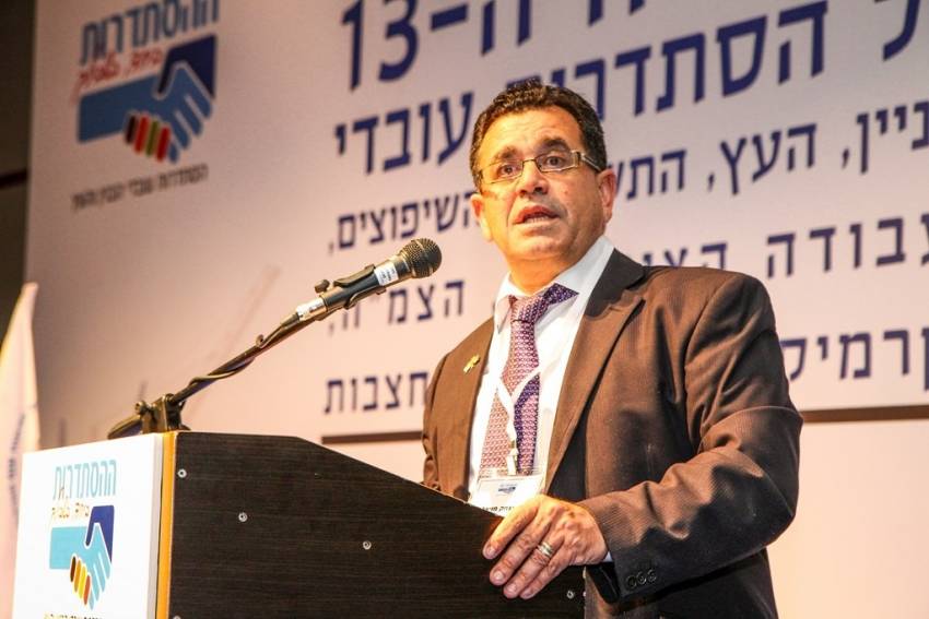 יצחק מויאל מאשדוד, יו"ר הסתדרות ענף הבניין והעץ, עושה היסטוריה ומכריז על סכסוך עבודה בענף הבניין