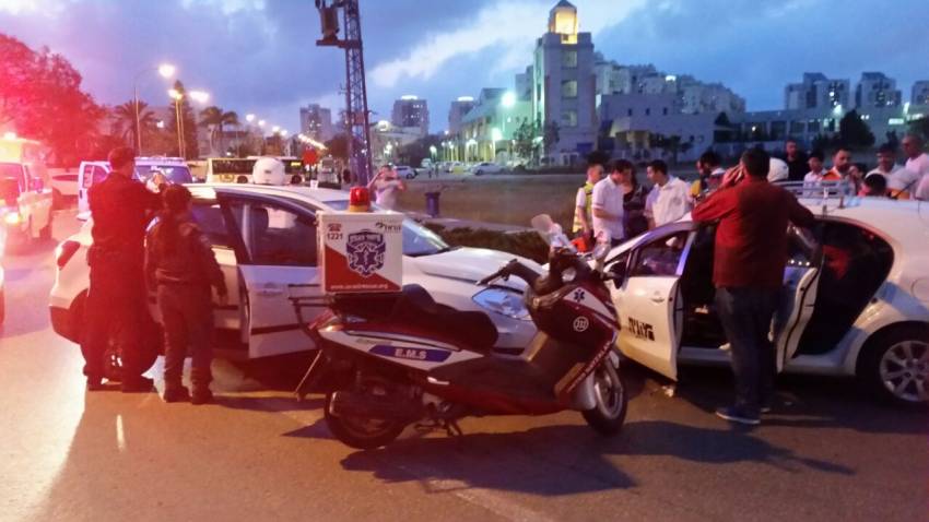 ארבעה פצועים בתאונת דרכים בין שני כלי רכב באשדוד