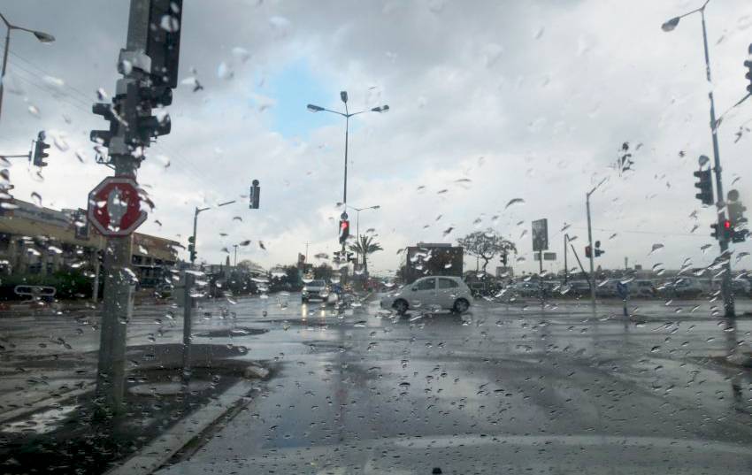מזג אוויר: גשם מקומי והטמפרטורות ירדו, ברביעי - שרב