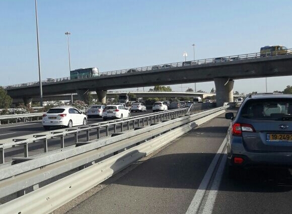 עומסי תנועה כבדים באשדוד: "אנחנו עומדים על הגשר בלי לזוז"