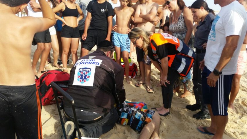 שני נערים טבעו בחוף הים באשדוד - כוחות ההצלה במקום