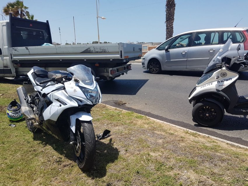 רוכב אופנוע נפצע בתאונת דרכים - עומסי תנועה במקום