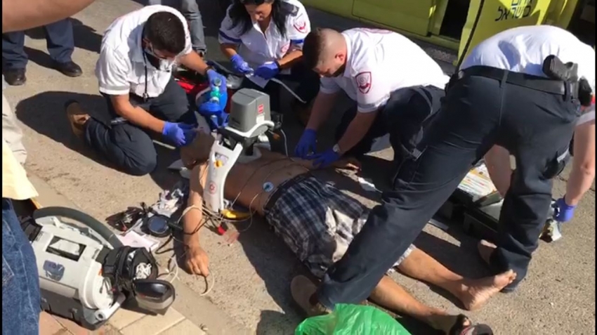 אחות הצילה את חייו של תושב אשדוד שהתמוטט ברחוב