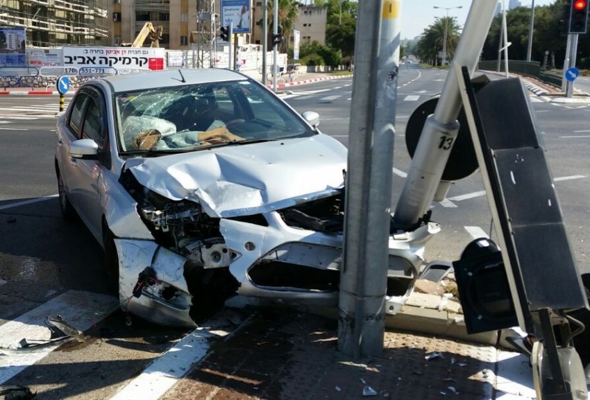 2 נפגעים בתאונת דרכים בז'בוטינסקי / הרצל