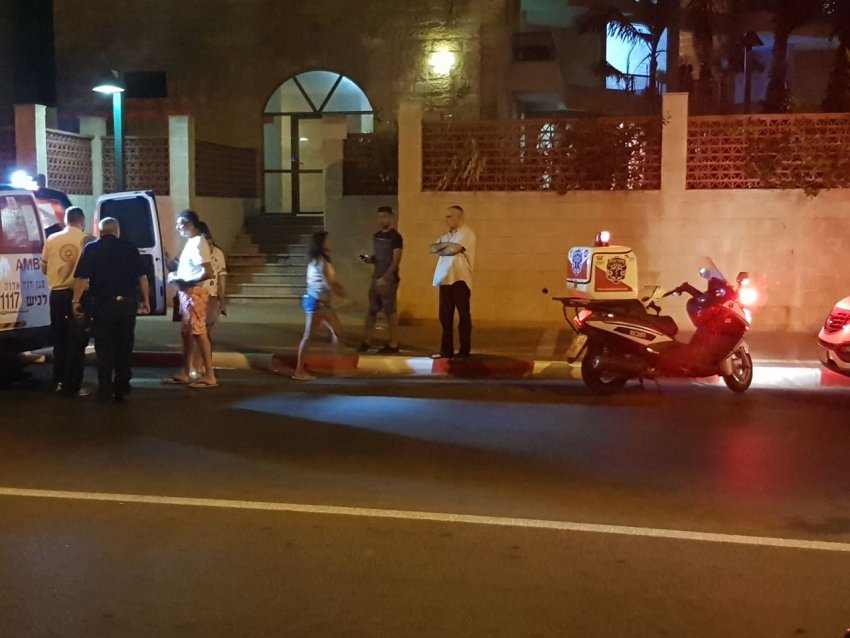 רכב פגע בבת 11 בזמן שנסעה בהוברבורד