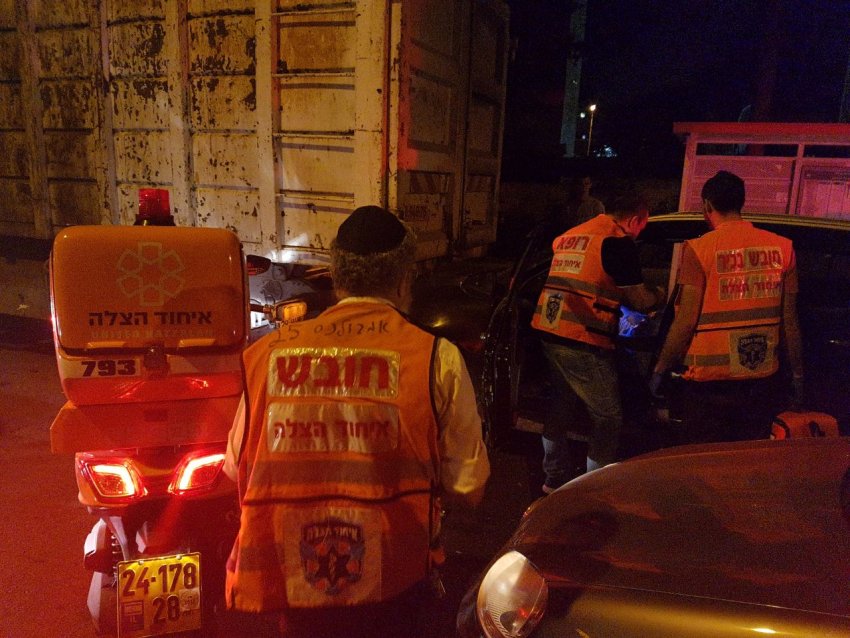 שלושה פצועים בתאונת דרכים במעורבות משאית (תמונות)
