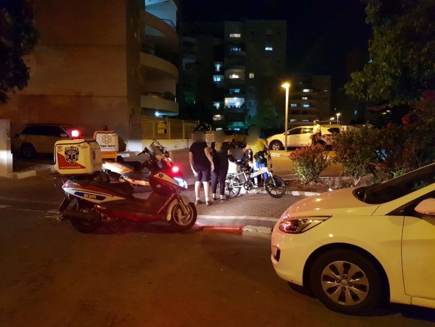 רכב פגע בחוזקה בנער בן 14 שרכב על אופניים ופצע אותו