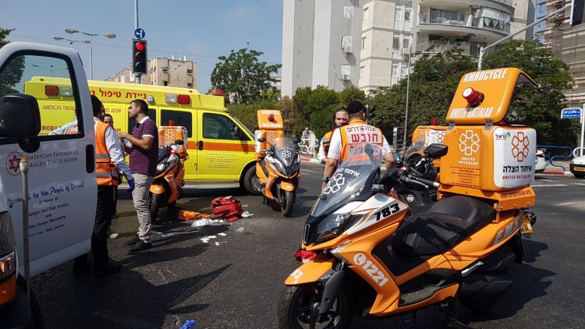 רוכב אופניים נפצע קשה בתאונת דרכים (תמונות)