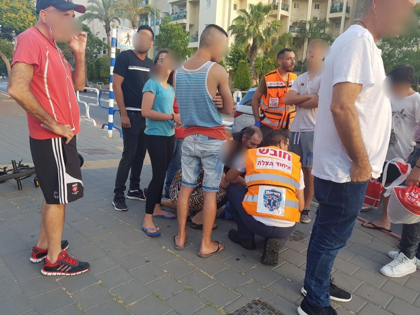 רכב פגע בחוזקה בילד בן 10 שרכב על אופניים
