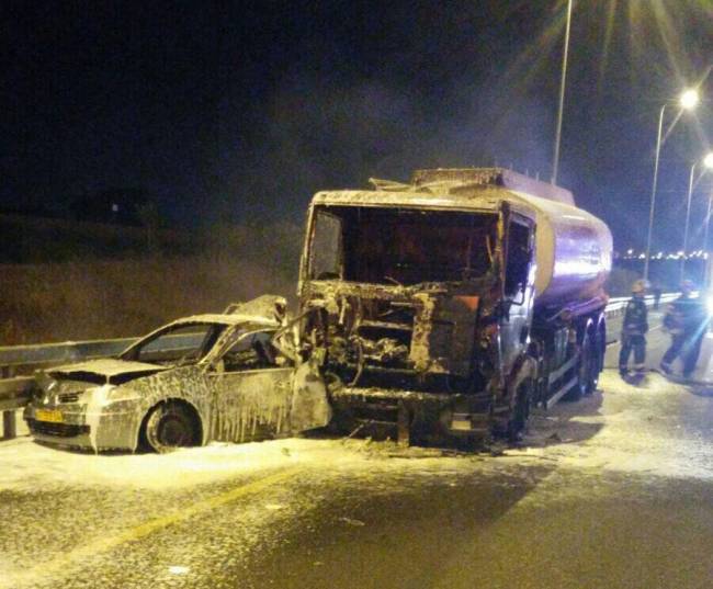 תאונה בין משאית לרכב פרטי - עומסי תנועה כבדים במקום