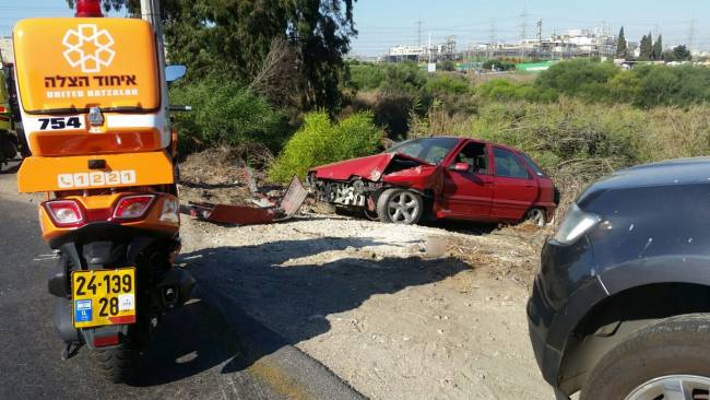 רכב התהפך לאחר תאונה בשד' בני ברית - פצוע במקום