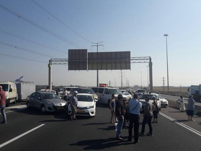 כביש 4 לצפון חסום בעקבות מחאת הנכים