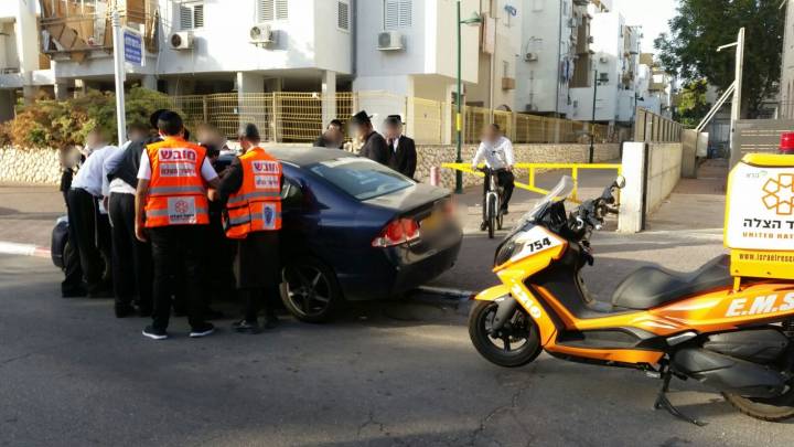 ילדה ננעלה ברכב באשדוד - כוחות ההצלה במקום