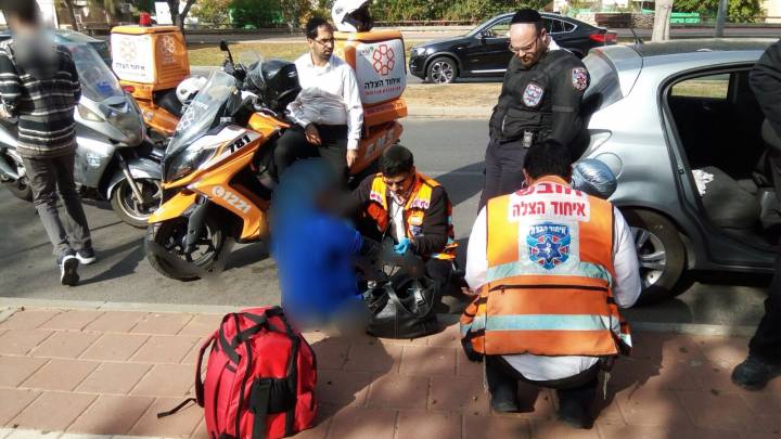 שני פצועים בתאונת דרכים בין שני כלי רכב