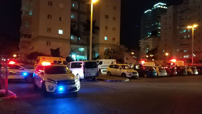 פצועים באירוע דקירות בעיר - כוחות משטרה והצלה במקום