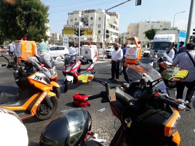 ילד שעבר במעבר חצייה נפצע קשה לאחר פגיעת רכב עוצמתית
