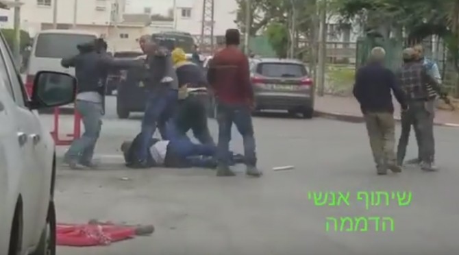 קטטה ענקית של פועלים ערבים עם פטישים וגרזנים