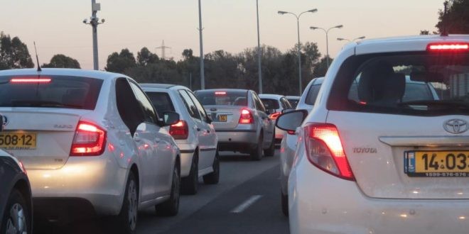 בתחילת החודש ירידה במחירי הדלק