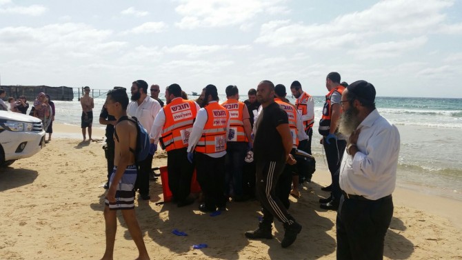 ממשיך להיות קשה מצבו של הנער שטבע בים: "התפללו עבורו"