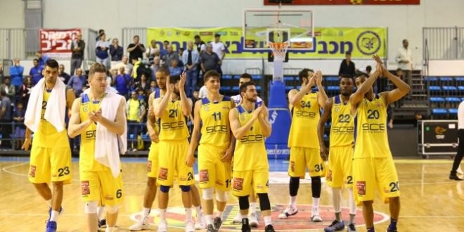 שחקני אשדוד מוחאים כפיים