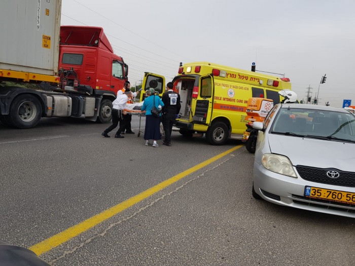 משאית של חתן וכלה מאשדוד הייתה מעורבת בתאונה עם פצועים